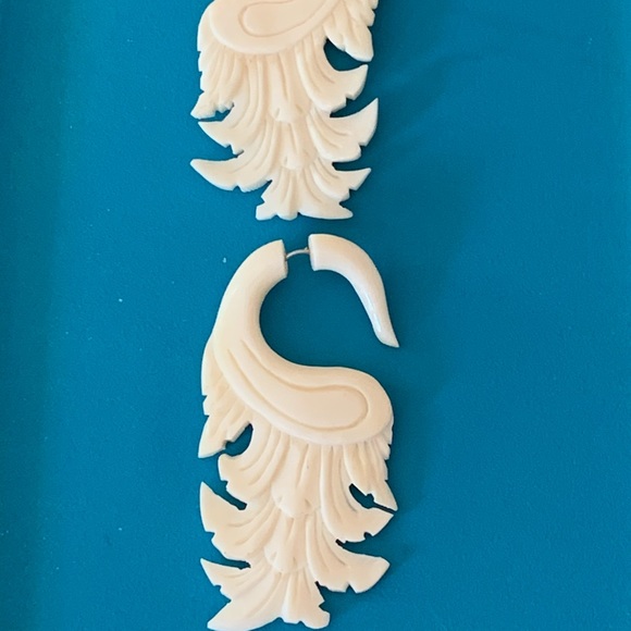 Fake gage earrings. Hand carved from bone. - Picture 4 of 6